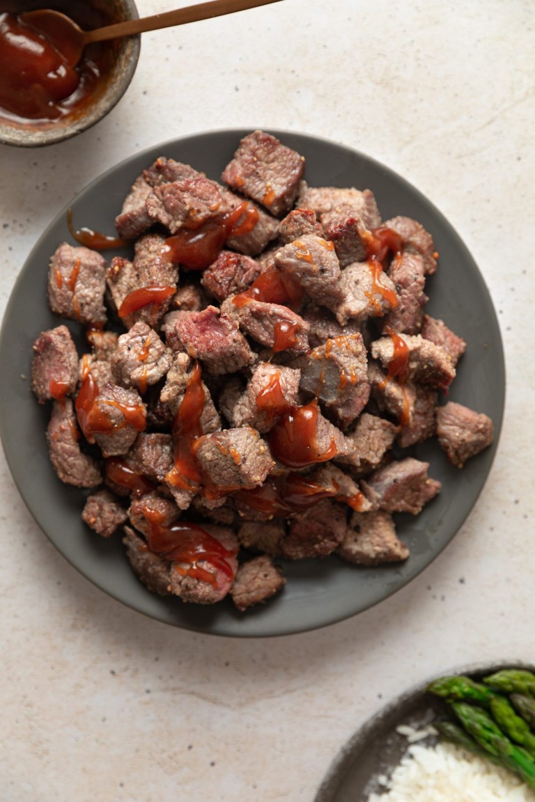 Air Fryer Steak Bites Steak Bites with Spicy Sauce