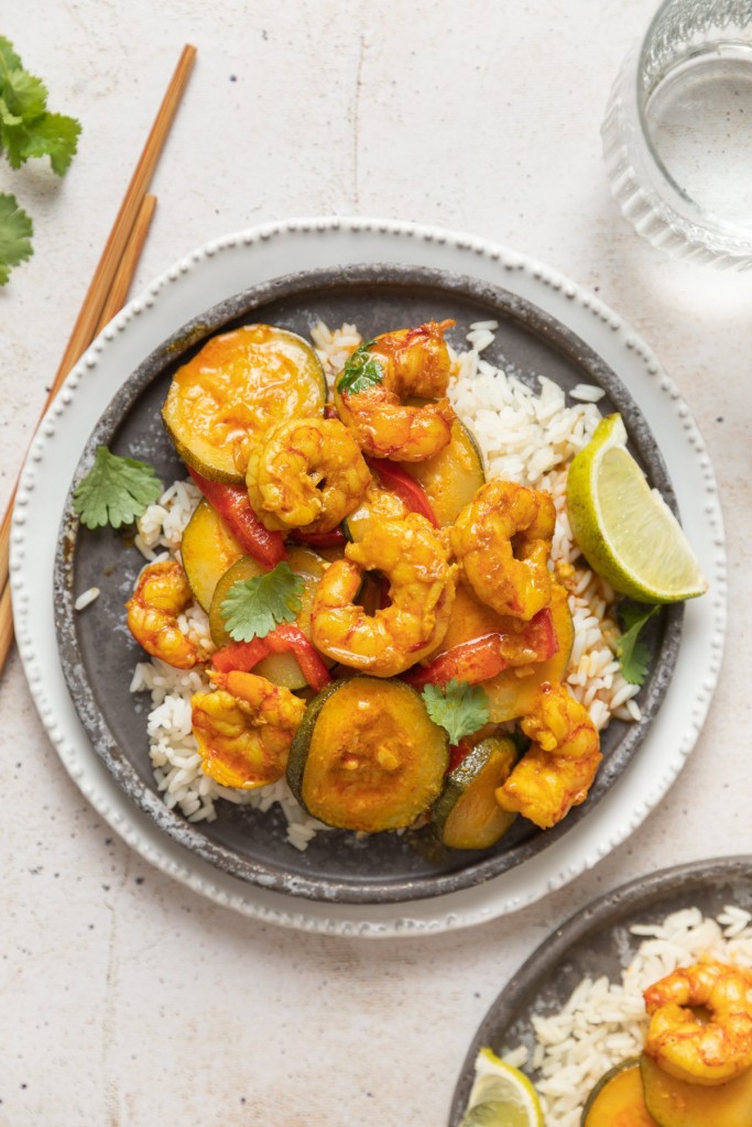 Shrimp curry recipe served with white rice and a wedge of lime