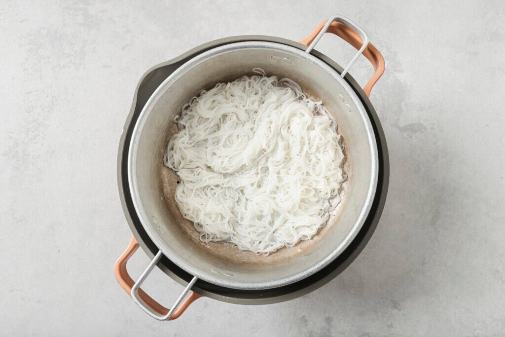 vermicelli noodles in pot