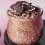final dish of cookies and cream overnight oats in a glass jar
